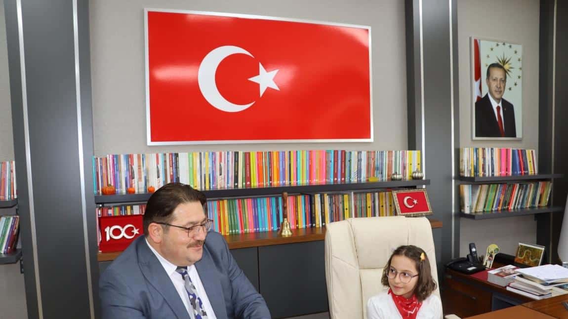 ÖĞRENCİLERİMİZ İL MİLLİ EĞİTİM MÜDÜRÜMÜZ SAYIN COŞKUN BAKIRTAŞ'I ZİYARET ETTİ